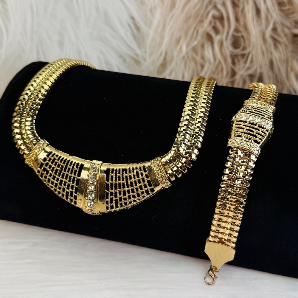 Vintage costume lightweight goldtone necklace and bracelet set